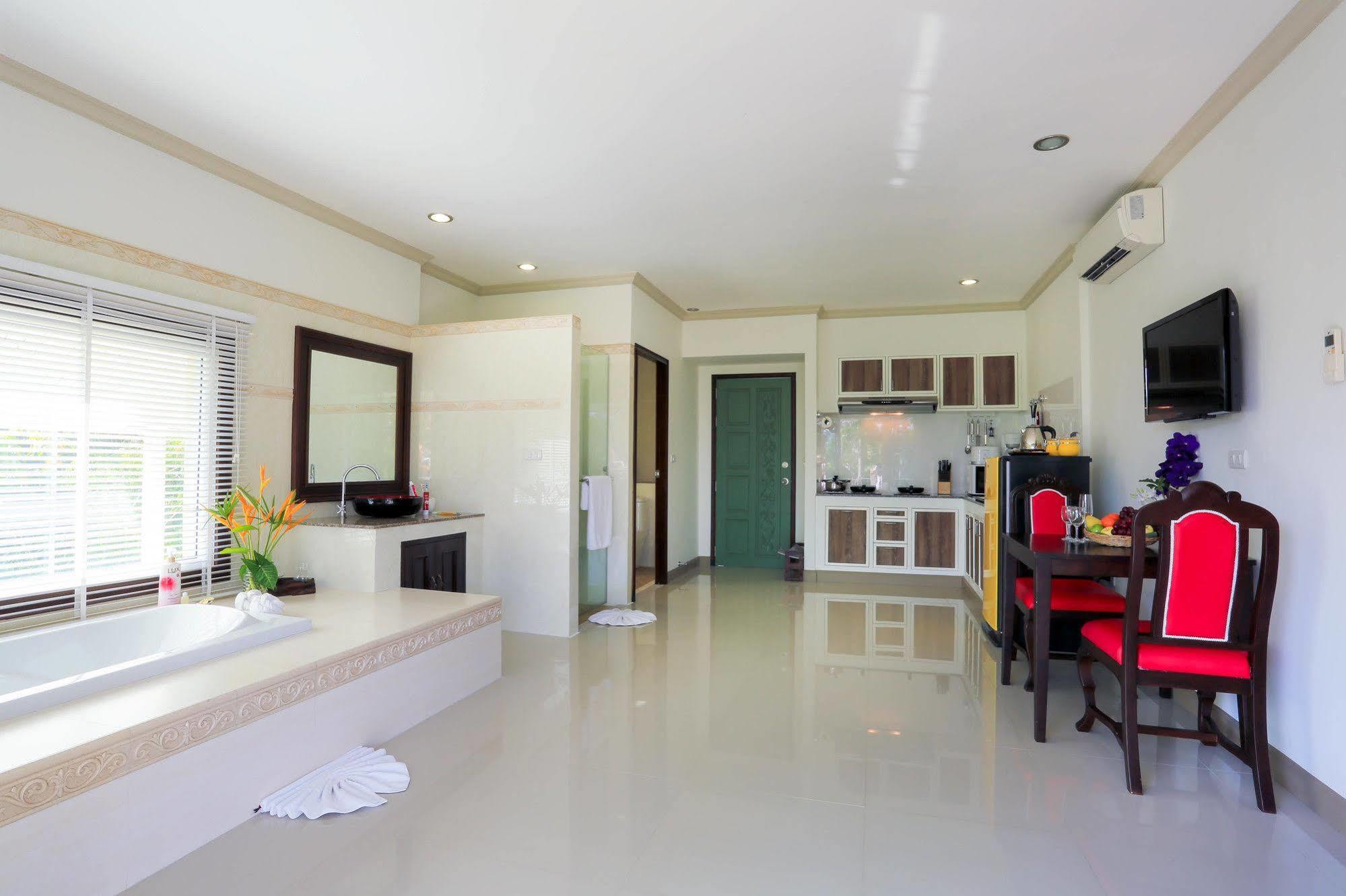 קאמאלה ביץ' Naka Resort מראה חיצוני תמונה